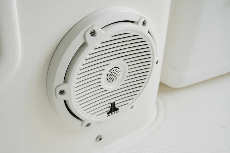 Slide: The Image of Boston Whaler 170 Montauk 2025 - 7