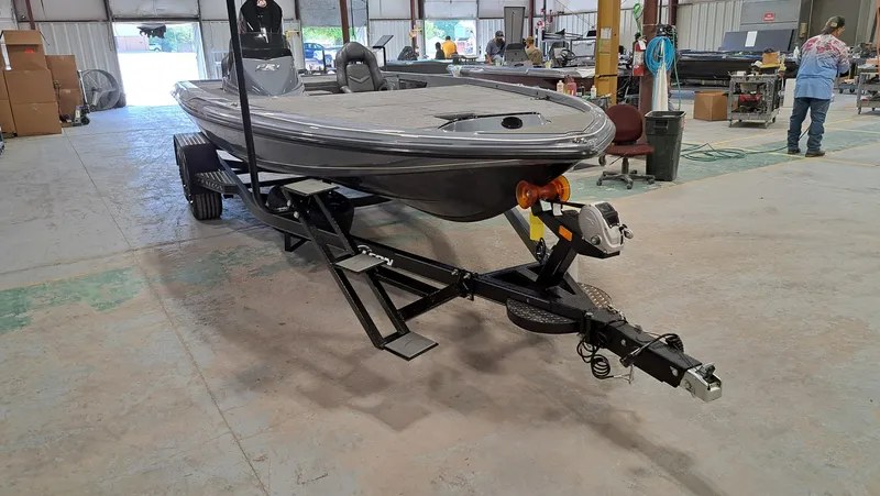 Slide: The Image of Falcon Boats 21TE 2025 - 6