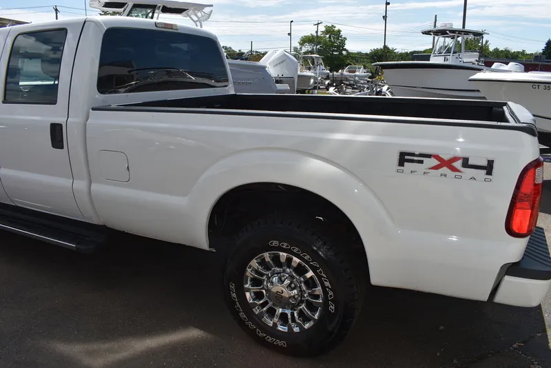 Slide: The Image of Ford F-250 XLT 2015 - 10