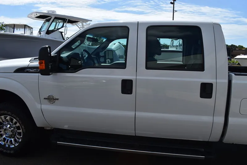 Slide: The Image of Ford F-250 XLT 2015 - 11