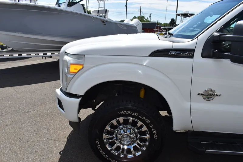 Slide: The Image of Ford F-250 XLT 2015 - 12