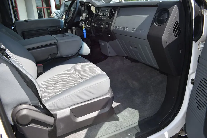 Slide: The Image of Ford F-250 XLT 2015 - 18