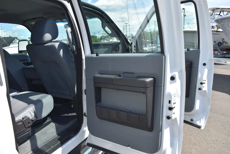 Slide: The Image of Ford F-250 XLT 2015 - 26