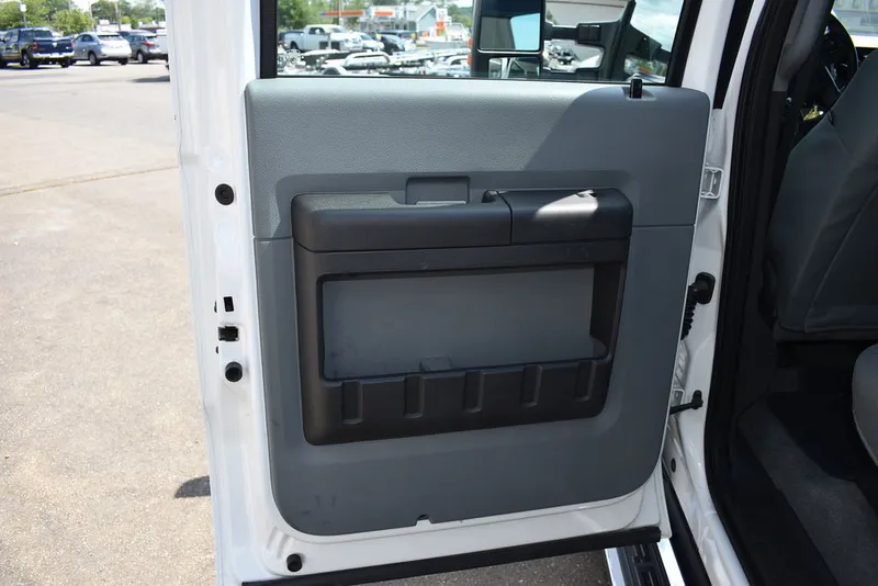 Slide: The Image of Ford F-250 XLT 2015 - 28