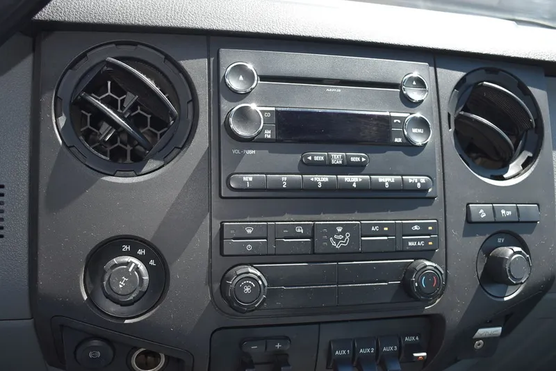 Slide: The Image of Ford F-250 XLT 2015 - 30