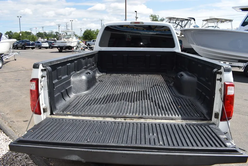 Slide: The Image of Ford F-250 XLT 2015 - 8