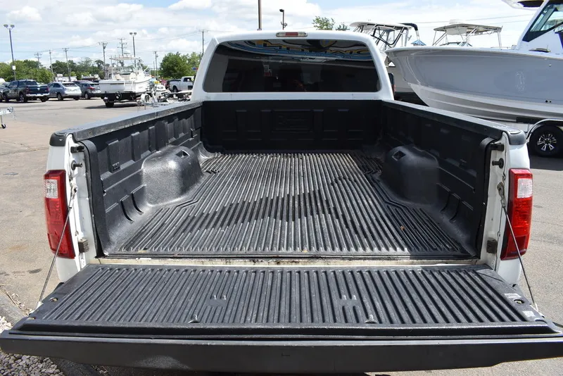 Slide: The Image of Ford F-250 XLT 2015 - 9