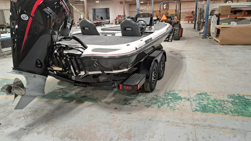 Slide: The Image of Falcon Boats 20TE 2025 - 8