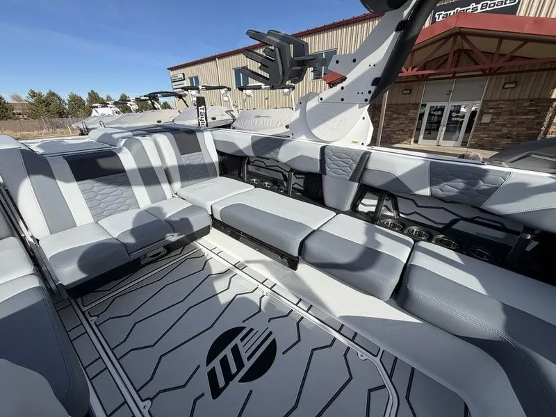Slide: The Image of Malibu 24 MXZ 2026 - 25