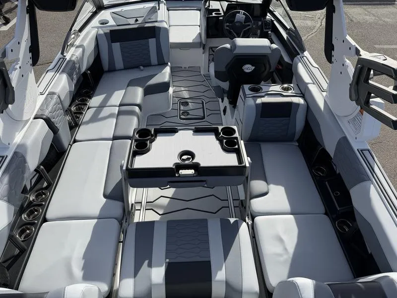 Slide: The Image of Malibu 24 MXZ 2026 - 24