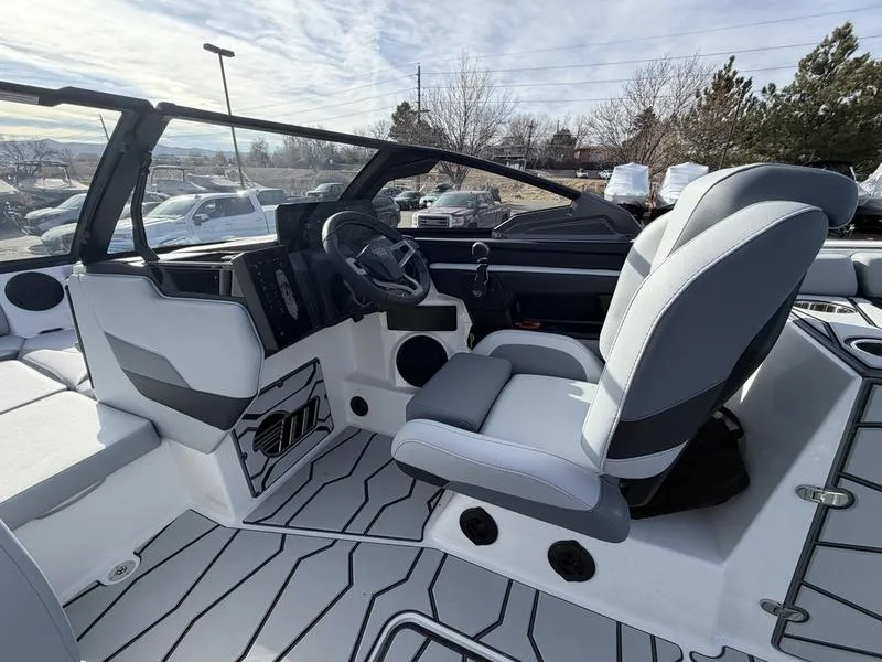 Slide: The Image of Malibu 24 MXZ 2026 - 16