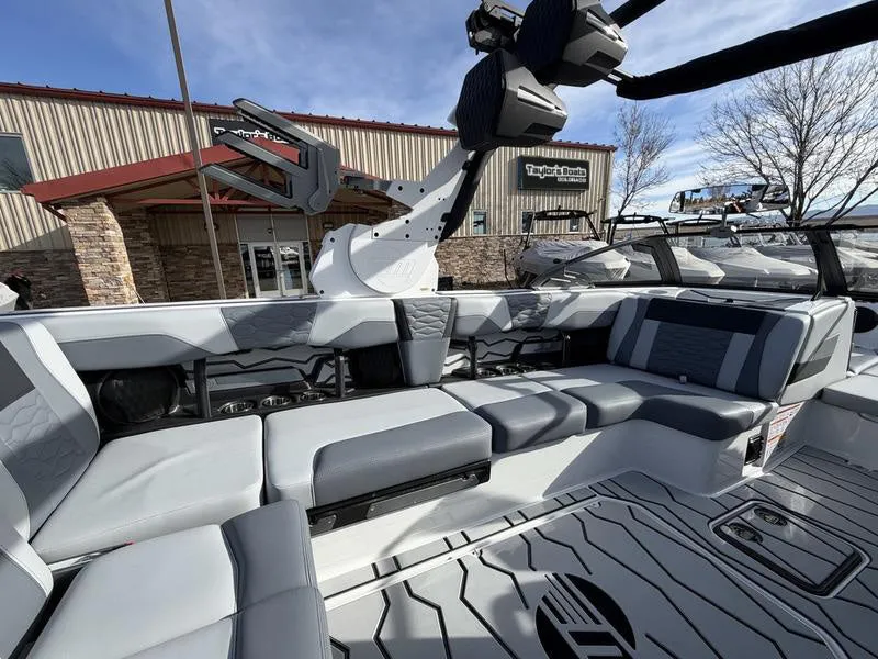Slide: The Image of Malibu 24 MXZ 2026 - 26