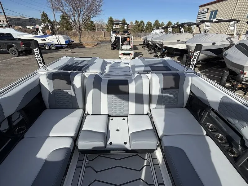 Slide: The Image of Malibu 24 MXZ 2026 - 22