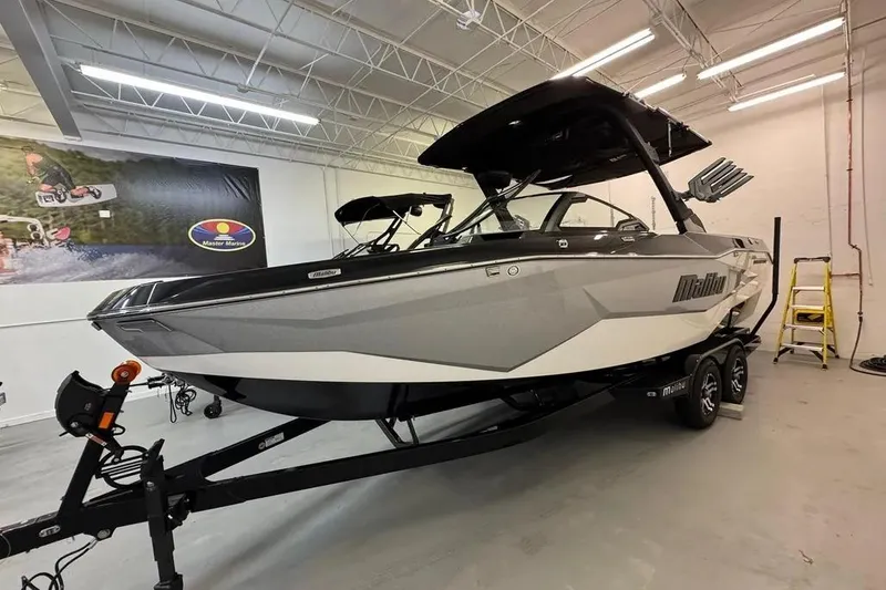 Slide: The Image of Malibu Wakesetter 25 LSV 2026 - 1