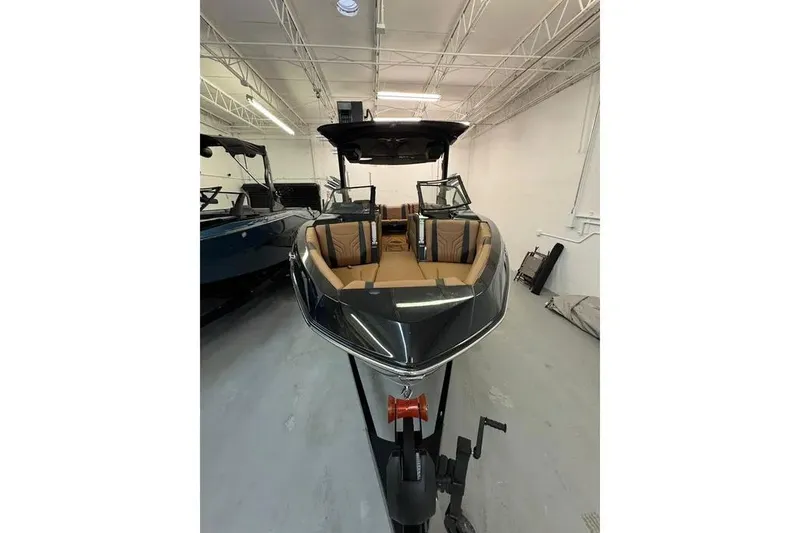 Slide: The Image of Malibu Wakesetter 25 LSV 2026 - 2