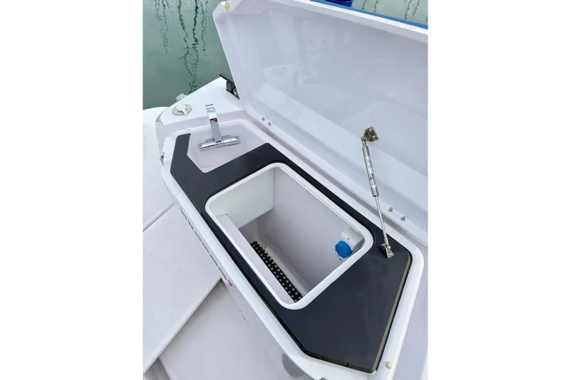 Slide: The Image of Axopar 37 XC Cross Cabin 2025 - 51