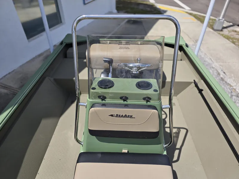 Slide: The Image of SeaArk SHADOW 20T CC 2026 - 2