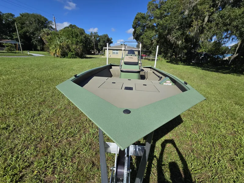 Slide: The Image of SeaArk SHADOW 20T CC 2026 - 12