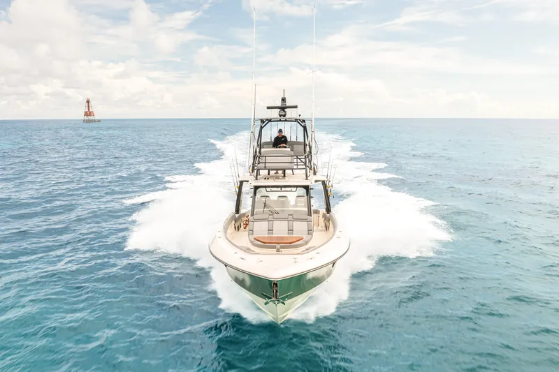 The Image of Boston Whaler 420 Outrage 2027 - 11