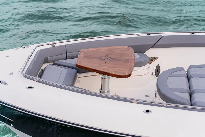 Slide: The Image of Boston Whaler 420 Outrage 2027 - 10