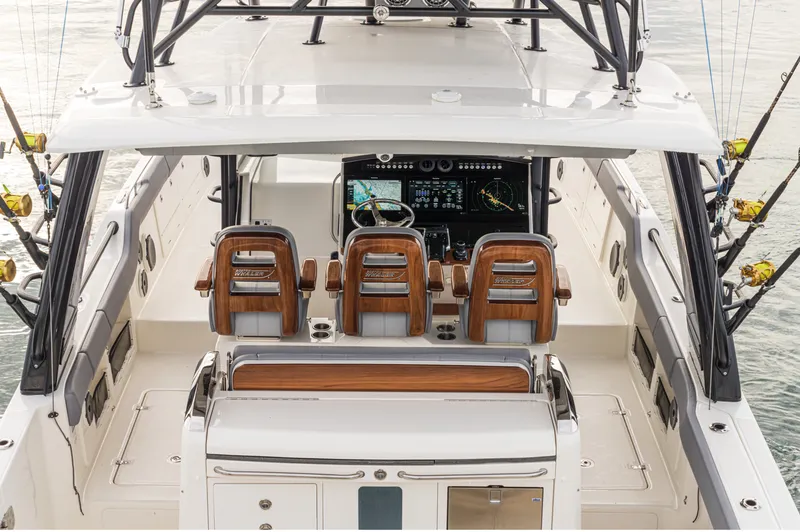 Slide: The Image of Boston Whaler 420 Outrage 2027 - 6