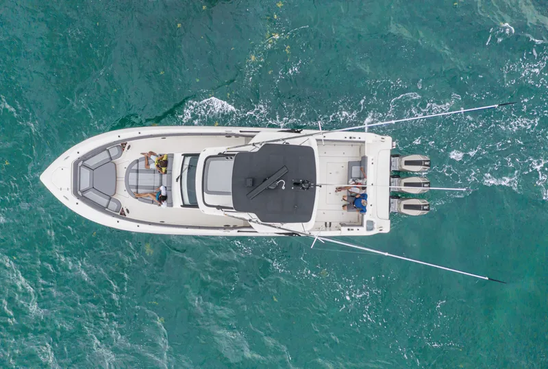 Slide: The Image of Boston Whaler 420 Outrage 2027 - 12