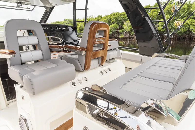 Slide: The Image of Boston Whaler 420 Outrage 2027 - 4