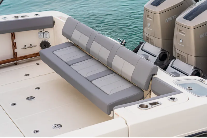 Slide: The Image of Boston Whaler 420 Outrage 2027 - 8
