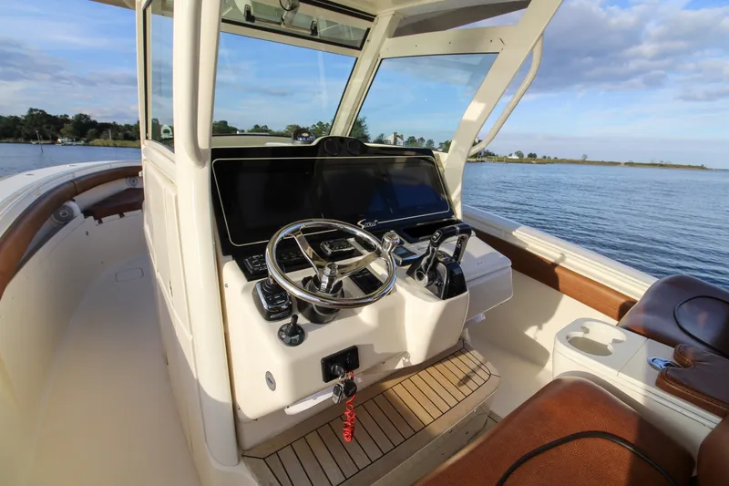 Slide: The Image of Scout Boats 350 LXF 2015 - 17