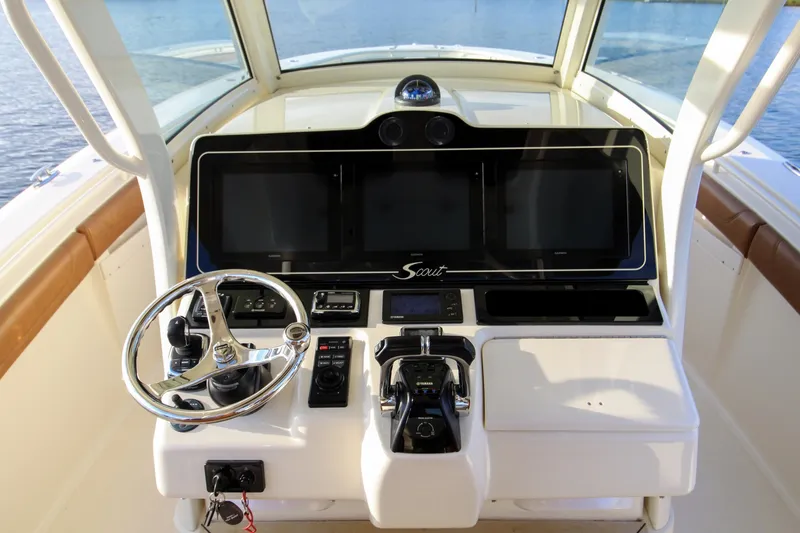 Slide: The Image of Scout Boats 350 LXF 2015 - 15