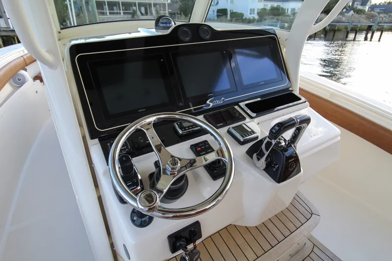 Slide: The Image of Scout Boats 350 LXF 2015 - 13