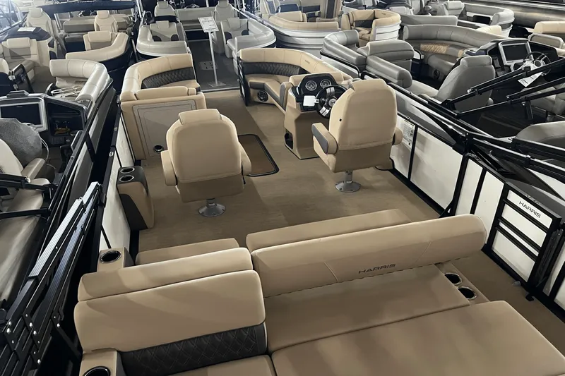 Slide: The Image of Harris 230 Sunliner 2025 - 12