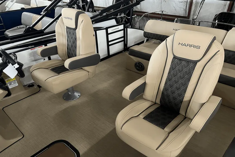 Slide: The Image of Harris 230 Sunliner 2025 - 13
