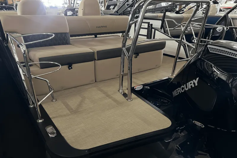 Slide: The Image of Harris 230 Sunliner 2025 - 15