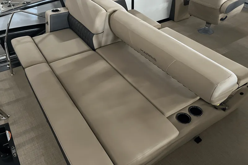 Slide: The Image of Harris 230 Sunliner 2025 - 17