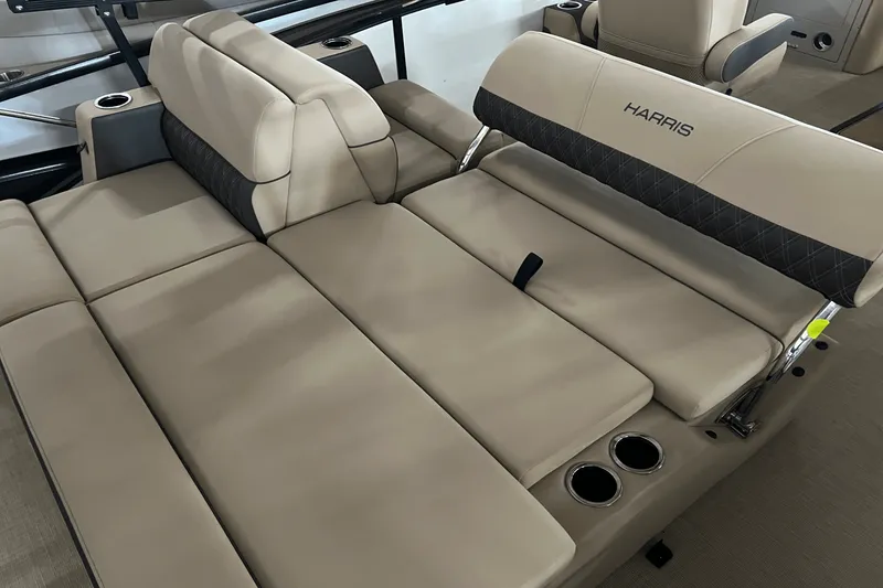 Slide: The Image of Harris 230 Sunliner 2025 - 18