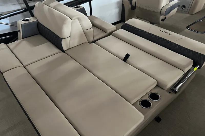 Slide: The Image of Harris 230 Sunliner 2025 - 19