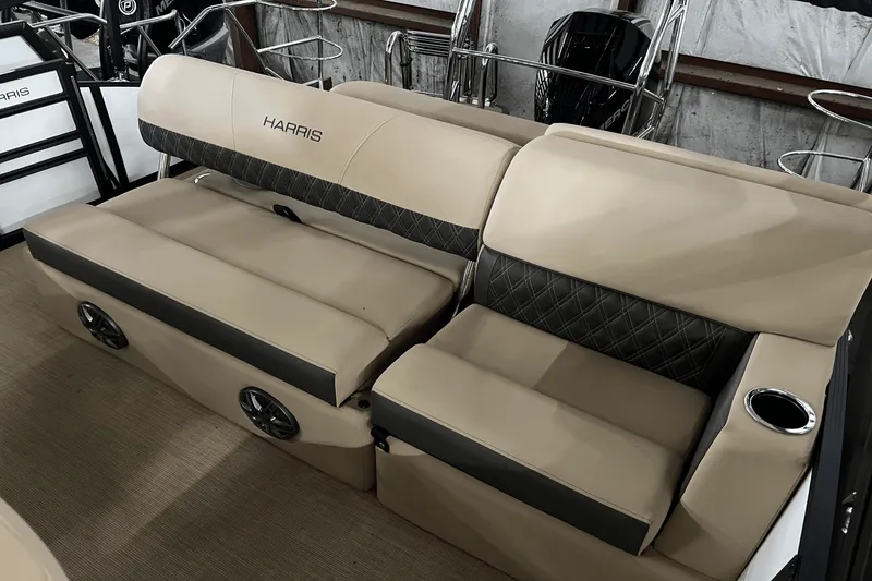 Slide: The Image of Harris 230 Sunliner 2025 - 20