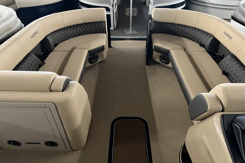 Slide: The Image of Harris 230 Sunliner 2025 - 23