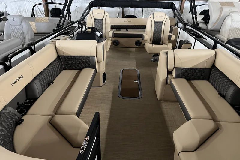 Slide: The Image of Harris 230 Sunliner 2025 - 7