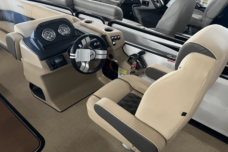 Slide: The Image of Harris 230 Sunliner 2025 - 8