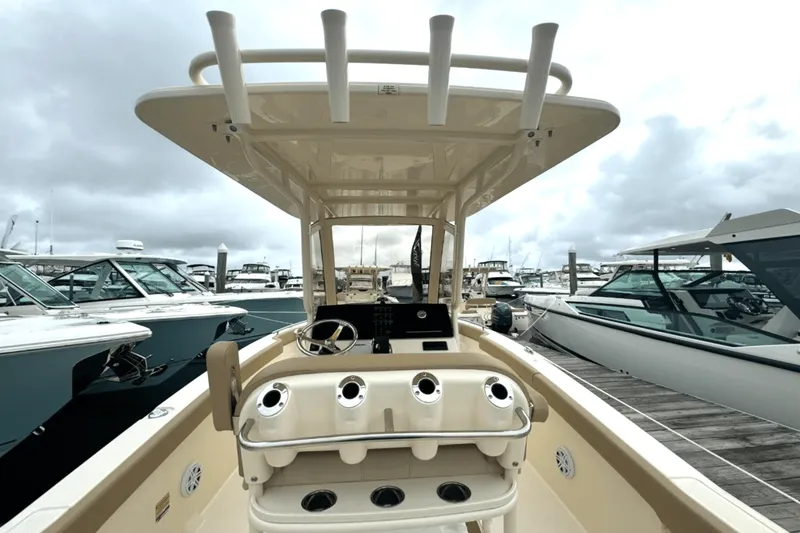 Slide: The Image of Scout 240 XSF 2025 - 18