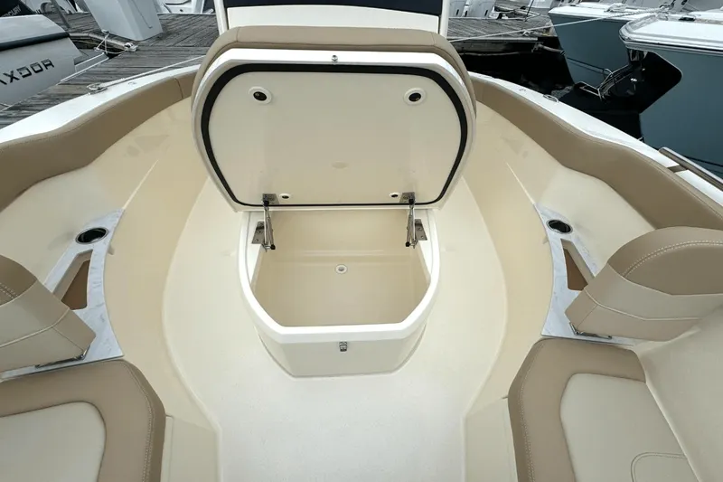 Slide: The Image of Scout 240 XSF 2025 - 27