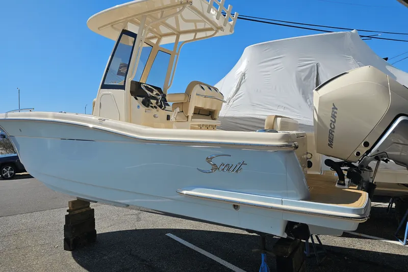 Slide: The Image of Scout 240 XSF 2025 - 9