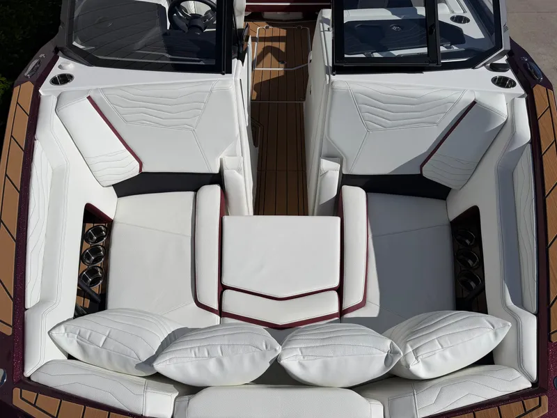 Slide: The Image of Nautique G21 2026 - 18