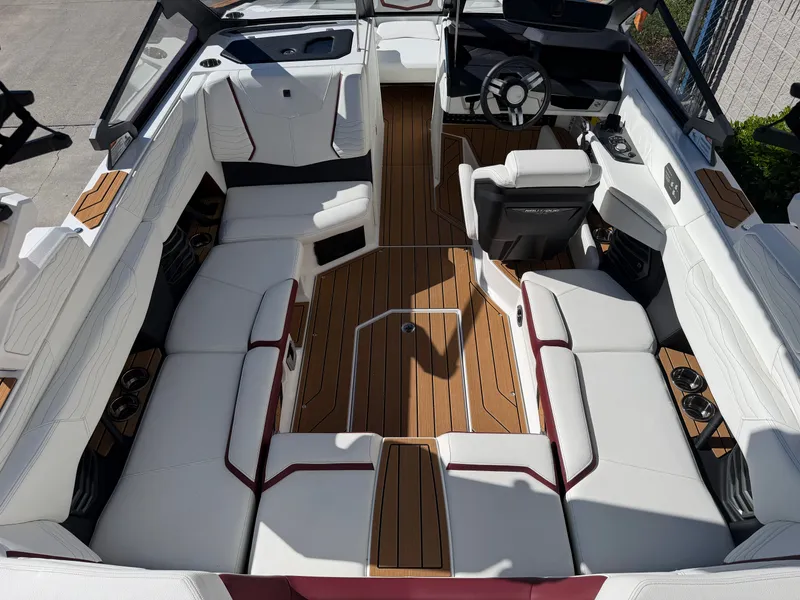 Slide: The Image of Nautique G21 2026 - 8