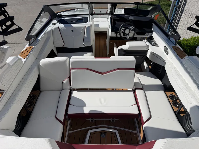 Slide: The Image of Nautique G21 2026 - 11