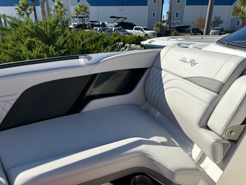 Slide: The Image of Sea Ray SLX 260 Outboard 2025 - 14