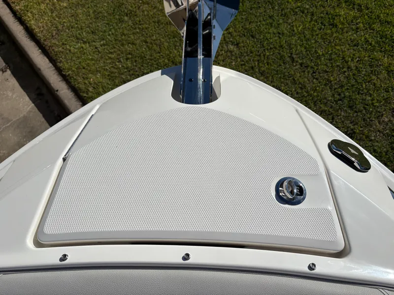 Slide: The Image of Sea Ray SLX 260 Outboard 2025 - 17