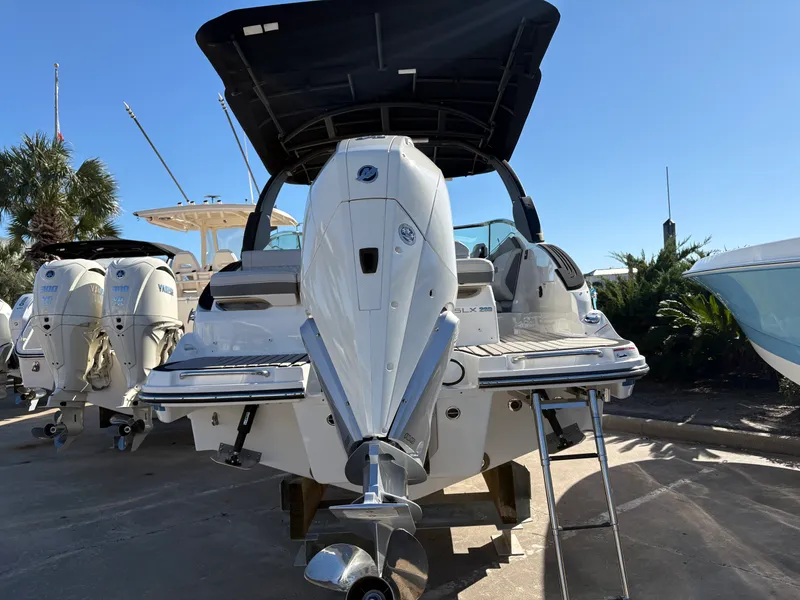 Slide: The Image of Sea Ray SLX 260 Outboard 2025 - 25